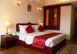 1 dormitorio, caja fuerte, decoración individual y mobiliario individual