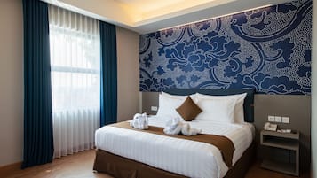 Minibar, Zimmersafe, Schreibtisch, laptopgeeigneter Arbeitsplatz