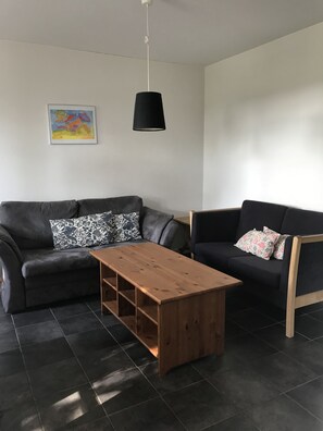 Apartment, 1 Schlafzimmer, Blick auf den Innenhof (4 Voksne ) | Wohnzimmer