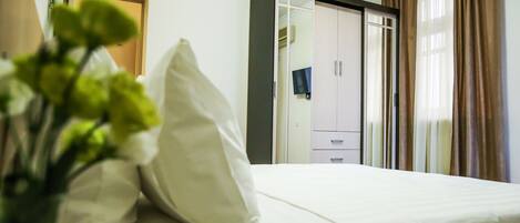 Family Apartment | Premium bedding, minibar, desk, soundproofing