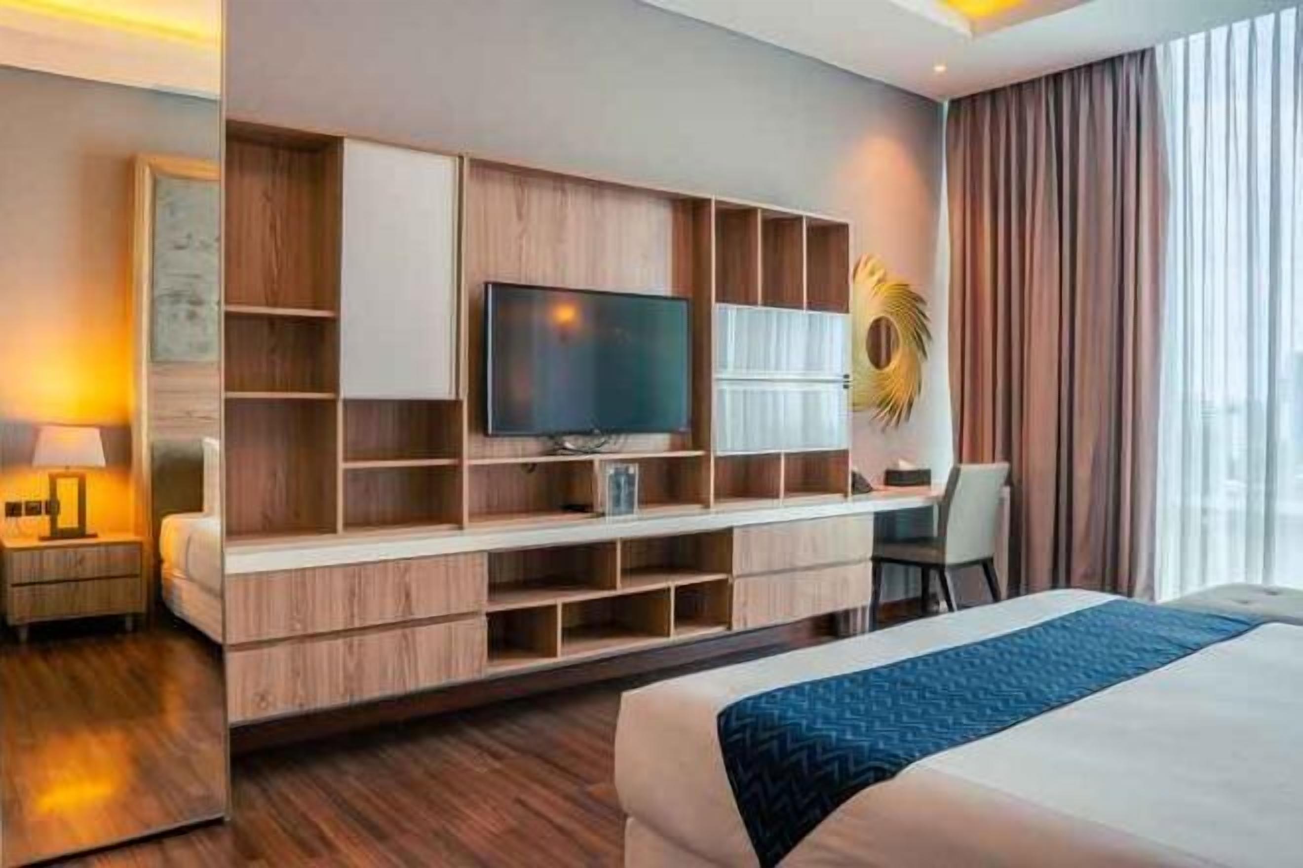 ตู้นิรภัยในห้องพัก, โต๊ะทำงาน, เตารีด/โต๊ะรีดผ้า, Wi-Fi ฟรี