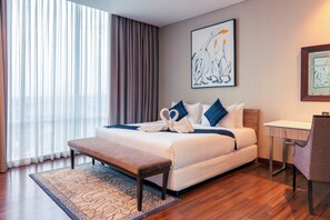 In-room safe, desk, iron/ironing board, free WiFi - Azana Suite Hotel Antasari (Jakarta)