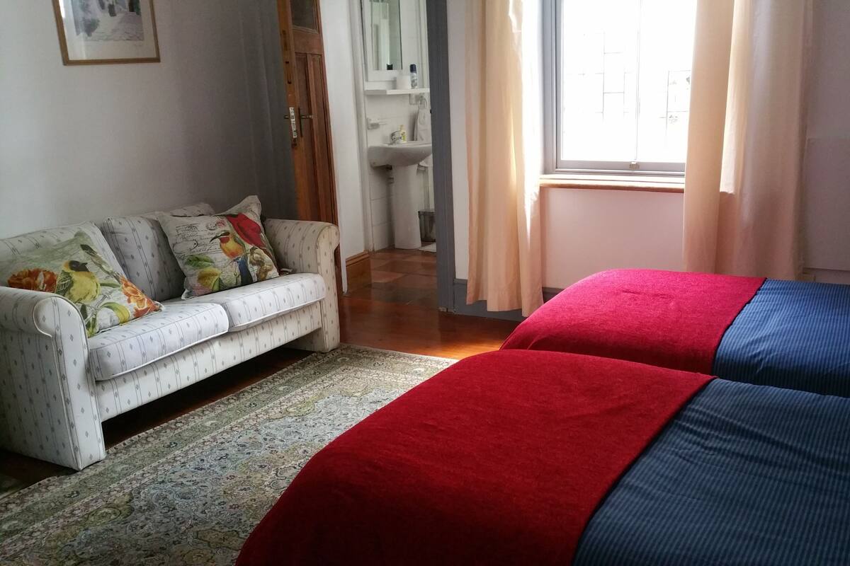 In-room safe, free WiFi, bed sheets