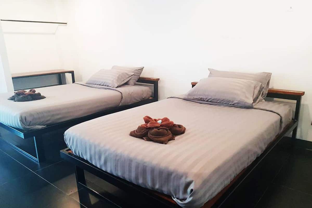 Habitación estándar, 2 camas individuales | Escritorio, cortinas blackout, wifi gratis y ropa de cama
