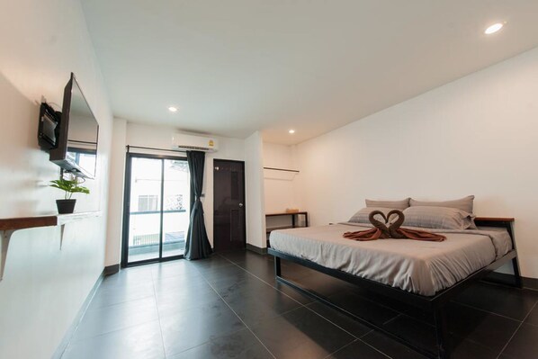 Standard Room | 1 bedroom, desk, blackout drapes, free WiFi