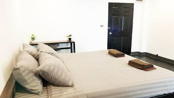 Habitación estándar | Escritorio, cortinas opacas, wifi gratis y ropa de cama