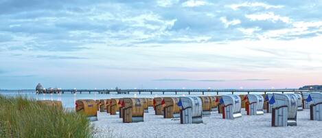 บนชายหาด, ทรายสีขาว, วอลเลย์บอล, 5 บาร์ริมหาด