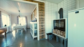 Panoramic House | In-room dining - Atlantic View Lofoten (Vestvågøy)