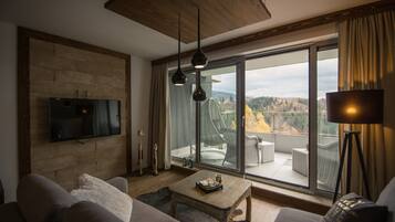 Apartment (E.7) | Iron/ironing board, free WiFi, bed sheets, wheelchair access