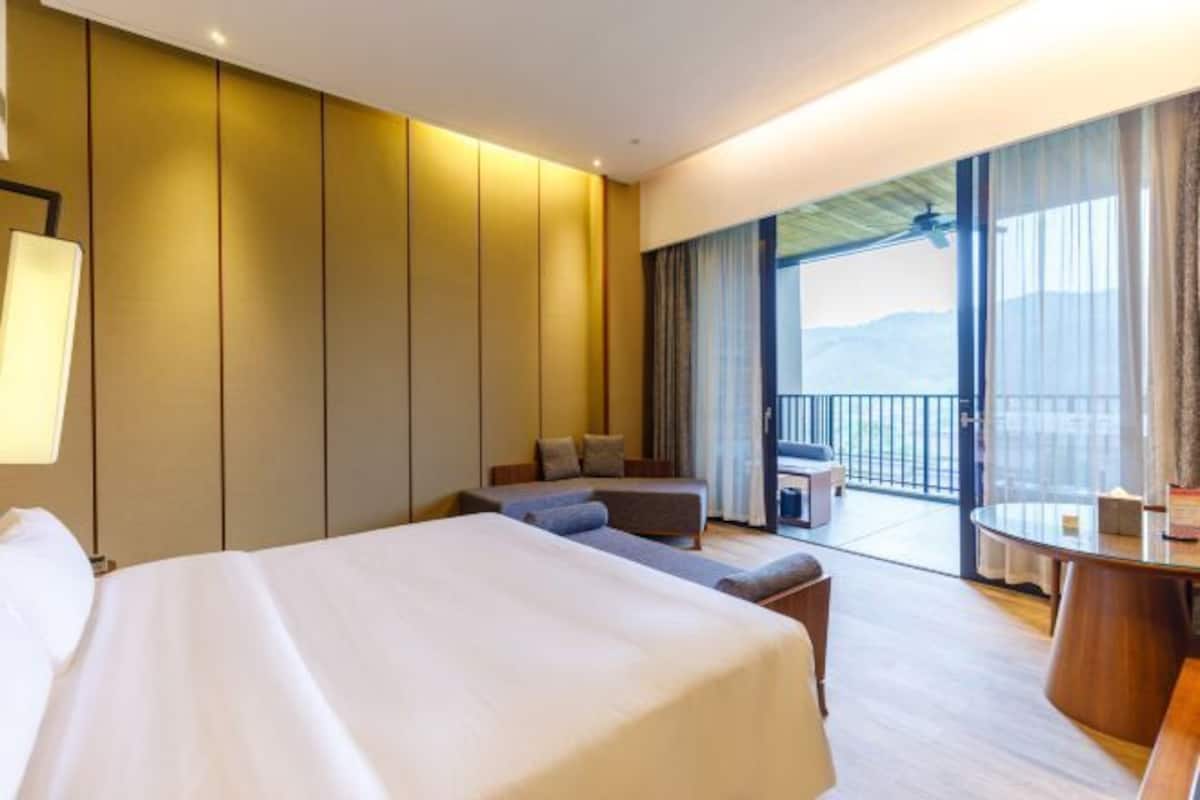 Zimmersafe, Schreibtisch, Verdunkelungsvorhänge, schallisolierte Zimmer