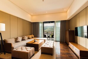 Superior Suite with Mountain View | In-room safe, desk, blackout drapes, soundproofing - Nankun Shanju Hot Spring Resort (Huizhou)