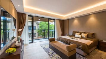 Villa D | In-room safe, desk, blackout drapes, soundproofing