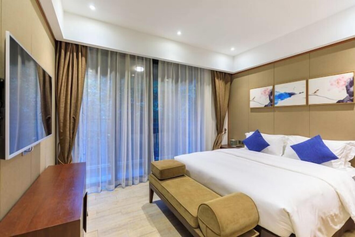 In-room safe, desk, blackout curtains, soundproofing