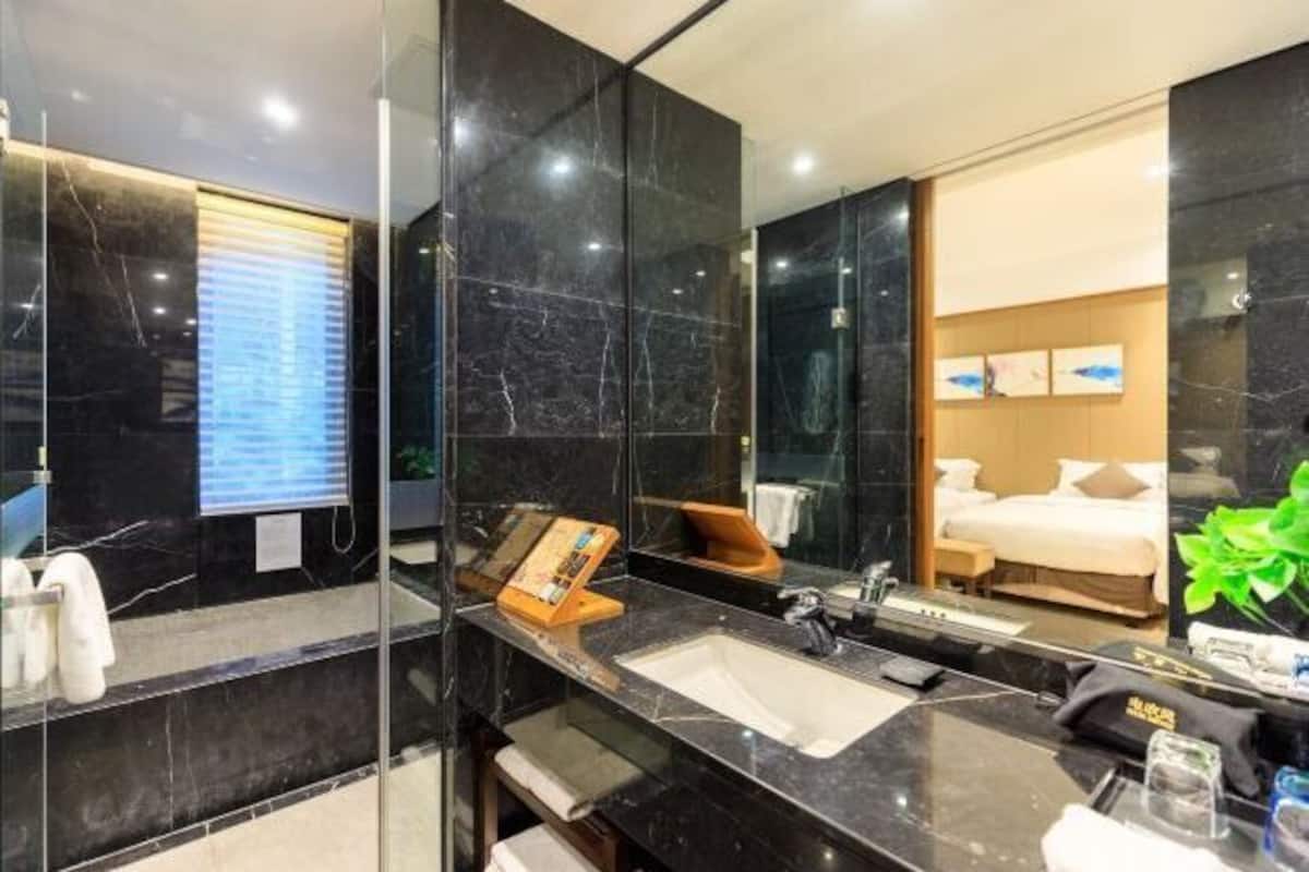 In-room safe, desk, blackout drapes, soundproofing