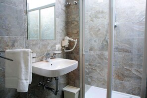 Chambre Triple Deluxe | Salle de bain