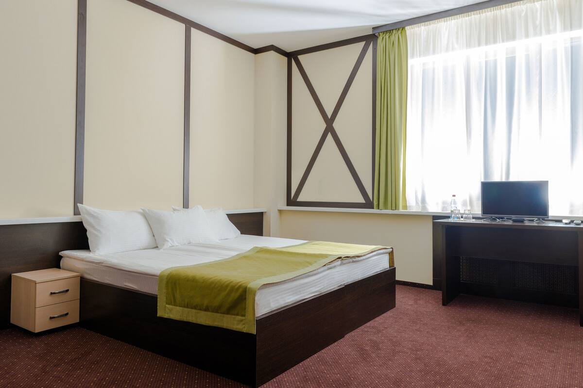 Desk, soundproofing, iron/ironing board, free WiFi
