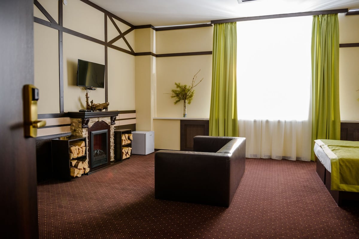 Desk, soundproofing, iron/ironing board, free WiFi
