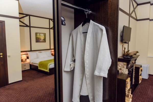 Desk, soundproofing, iron/ironing board, free WiFi - Melnitca (Vylgort)