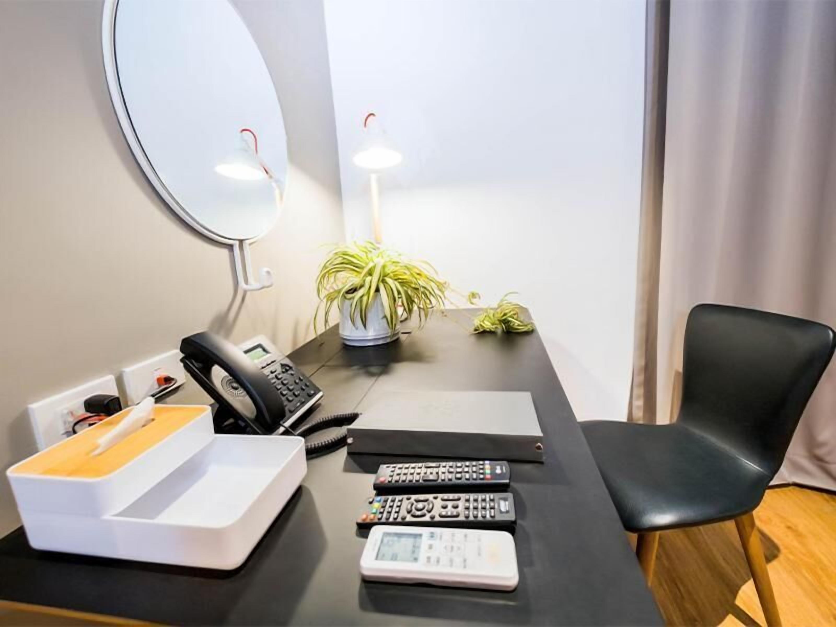 in-room safe, individually decorated, individually furnished, desk