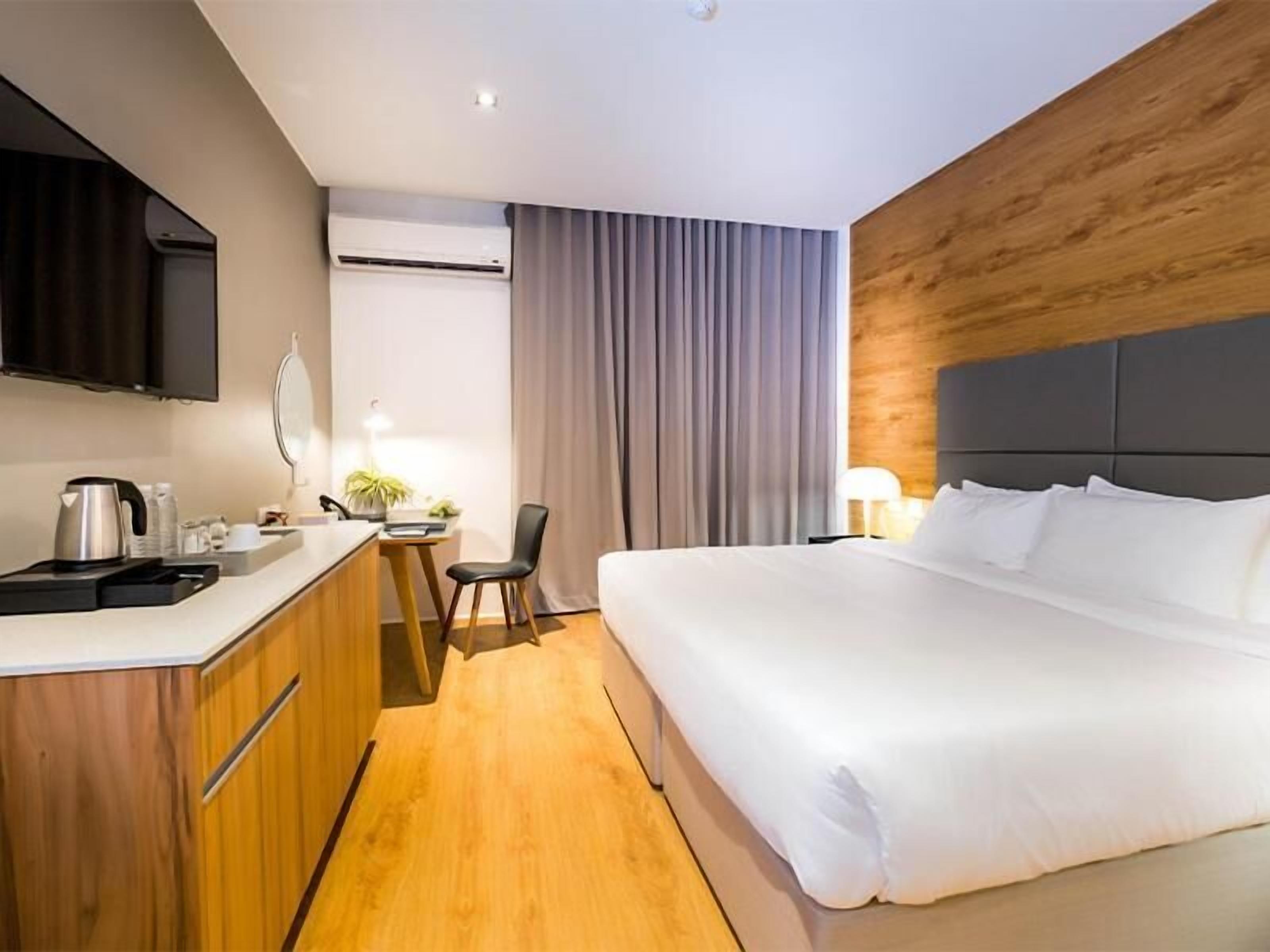 in-room safe, individually decorated, individually furnished, desk