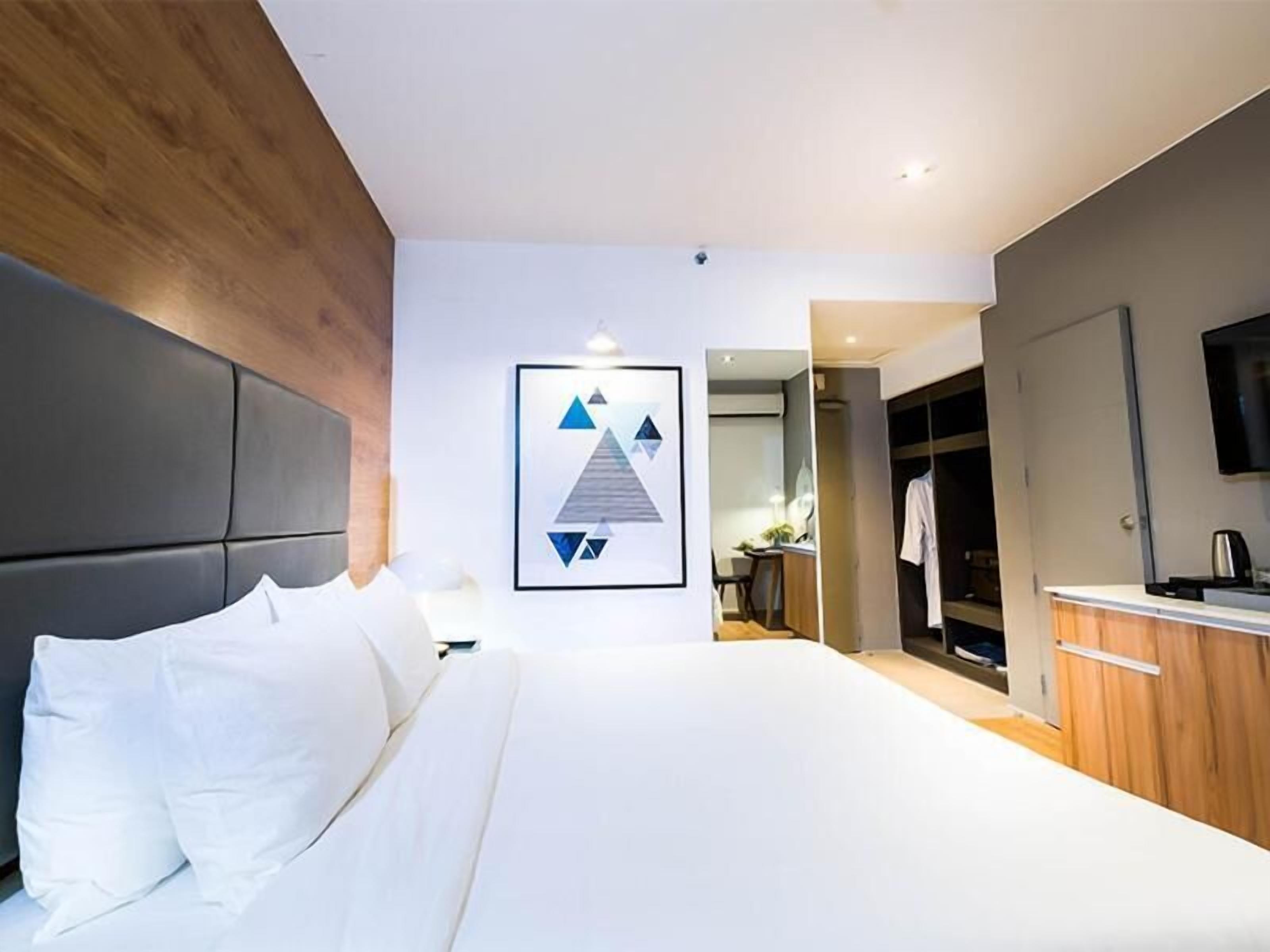 in-room safe, individually decorated, individually furnished, desk