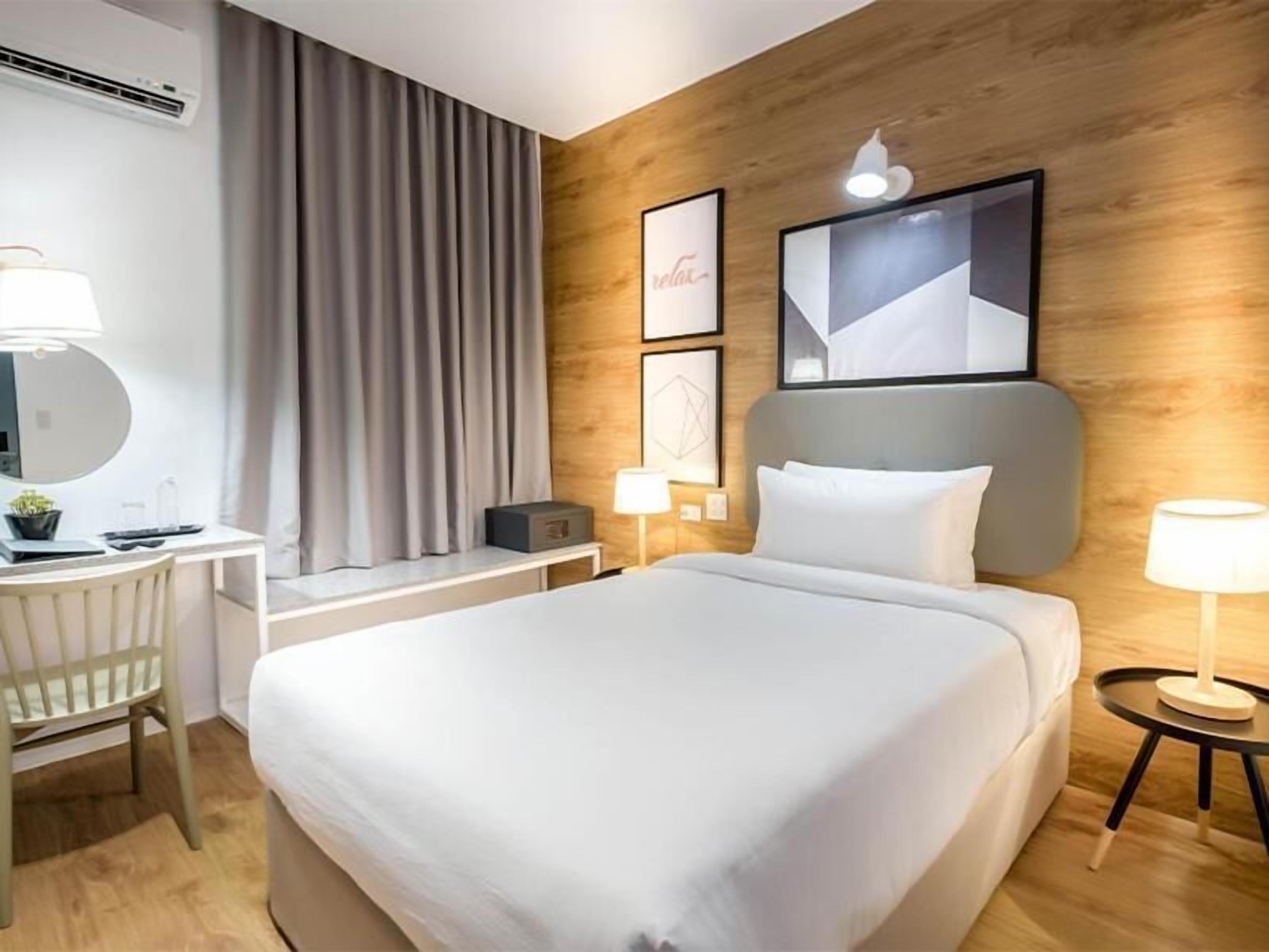 in-room safe, individually decorated, individually furnished, desk