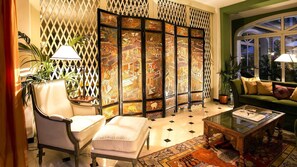 المنشأة من الداخل