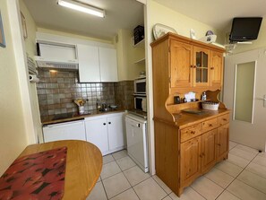 Private kitchen - 3-room apartment, sleeps 6, direct beach access, double garage (Saint-Jean-de-Monts)
