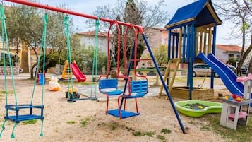 Außen-Kinderspielplatz