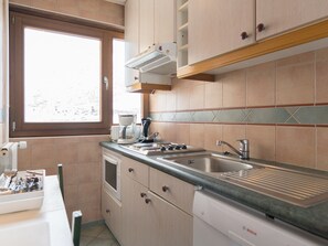Fridge, dishwasher