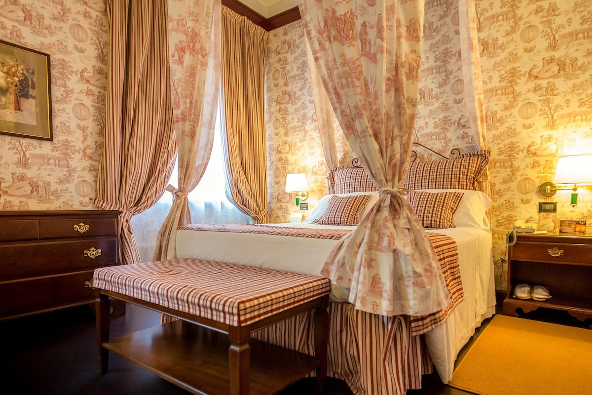 1 bedroom, Frette Italian sheets, premium bedding, down duvets
