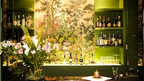 Cocktail bar, garden views, open daily - Hotel Victoria & Iside Spa (Turin)