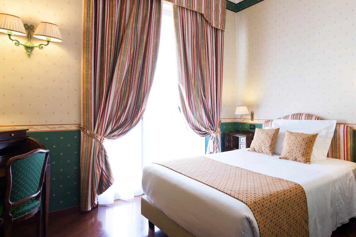 1 bedroom, Frette Italian sheets, premium bedding, down duvets