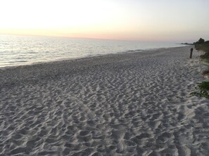In Strandnähe, Liegestühle, Strandtücher