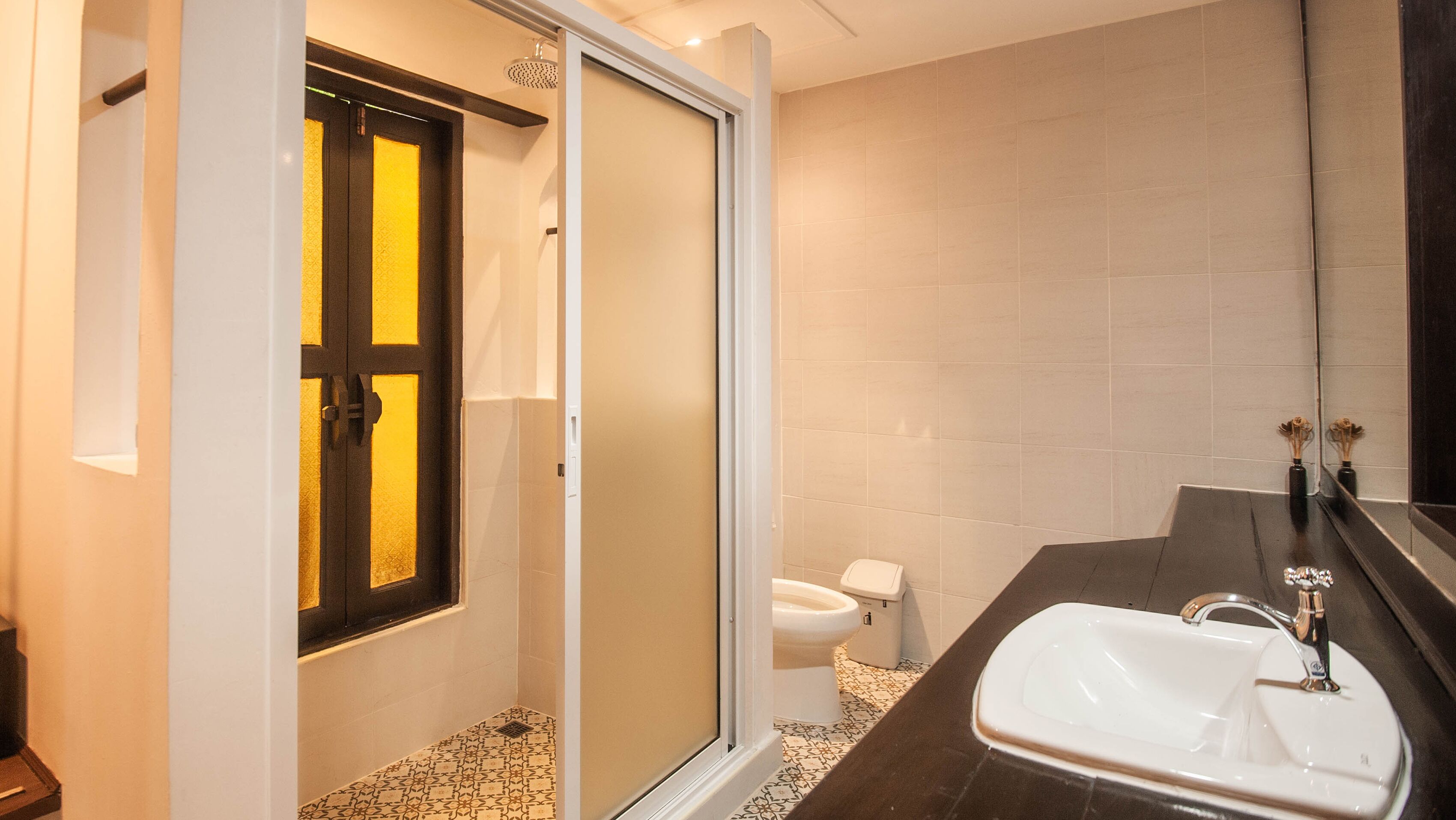 superior premier room | bathroom | free toiletries, hair dryer, towels