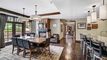 Condo, 4 Bedrooms | Private kitchen | Fridge, microwave, oven, coffee/tea maker