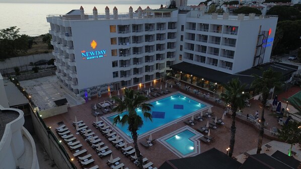 Seasonal outdoor pool, pool umbrellas, sun loungers