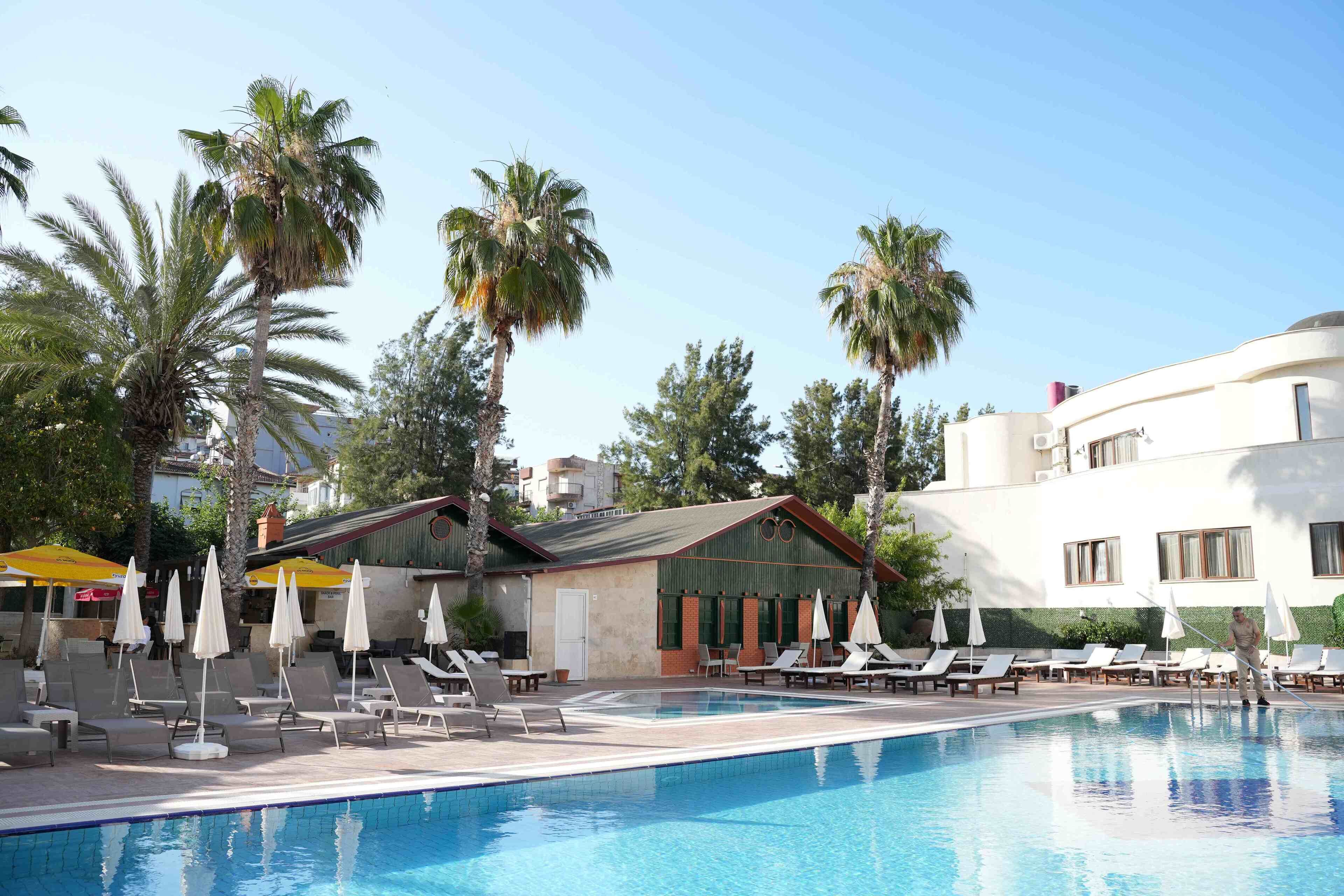 Seasonal outdoor pool, pool umbrellas, sun loungers