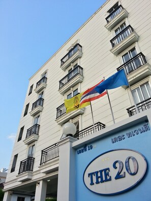 Front of property - The 20 at Sukhumvit 77 (Bangkok)