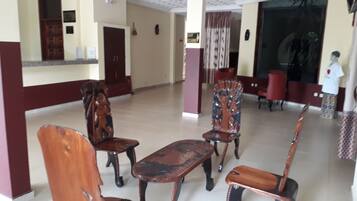 Coin salon dans le hall