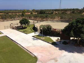 Familienapartment, 2 Schlafzimmer, Poolblick | Blick auf den Park