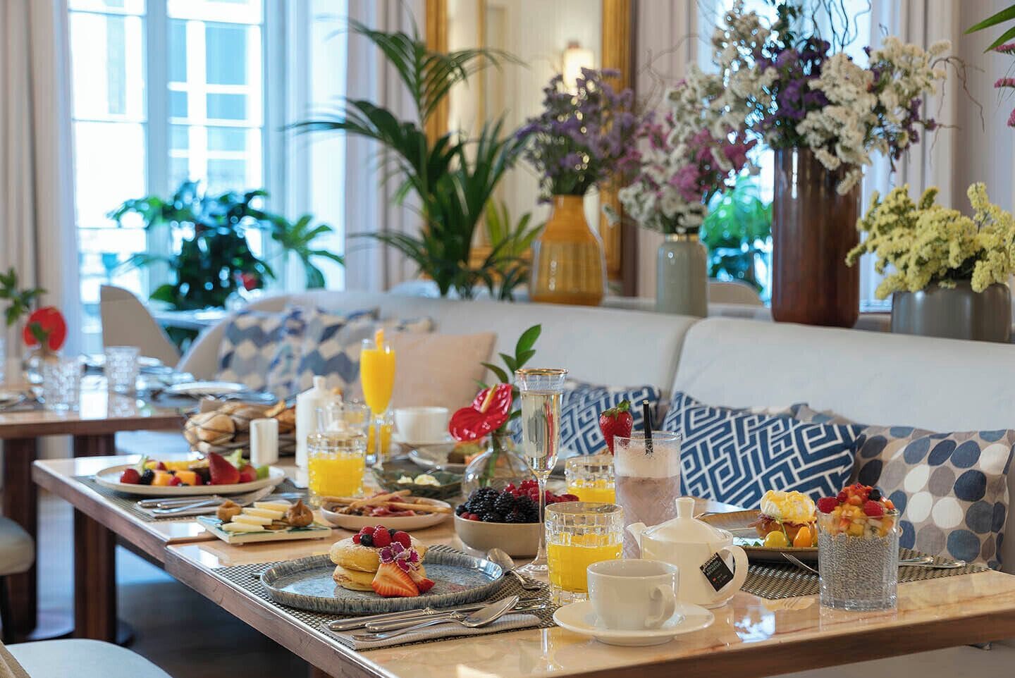 daily cooked-to-order breakfast (eur 32 per person)