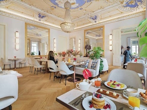 Dinner served  - The One Palácio da Anunciada (Lisbon)