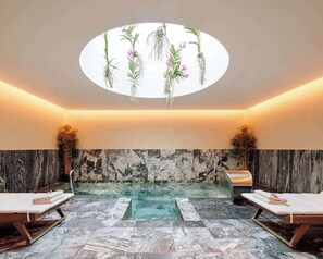 Seasonal outdoor pool, sun loungers