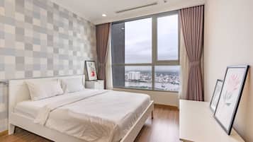 Deluxe Apartment, 3 Bedrooms | Premium bedding, desk, laptop workspace, blackout drapes