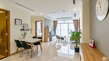 Deluxe-Apartment, 3 Schlafzimmer | Wohnbereich