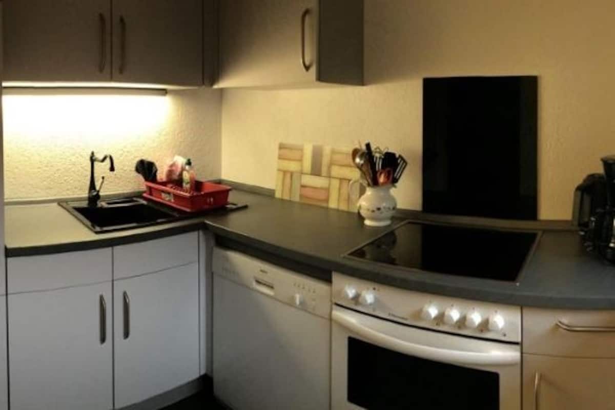 Apartemen (Almrausch) | Dapur pribadi | Mesin pembuat kopi/teh, lemari es, microwave, dan kompor