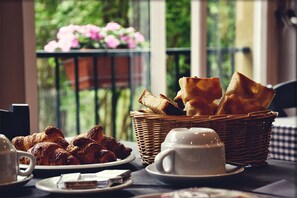 Free daily local cuisine breakfast