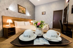 In-room safe, desk, iron/ironing board, rollaway beds - Hotel Angel (Tbilisi)
