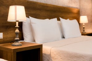 In-room safe, desk, iron/ironing board, rollaway beds - Hotel Angel (Tbilisi)